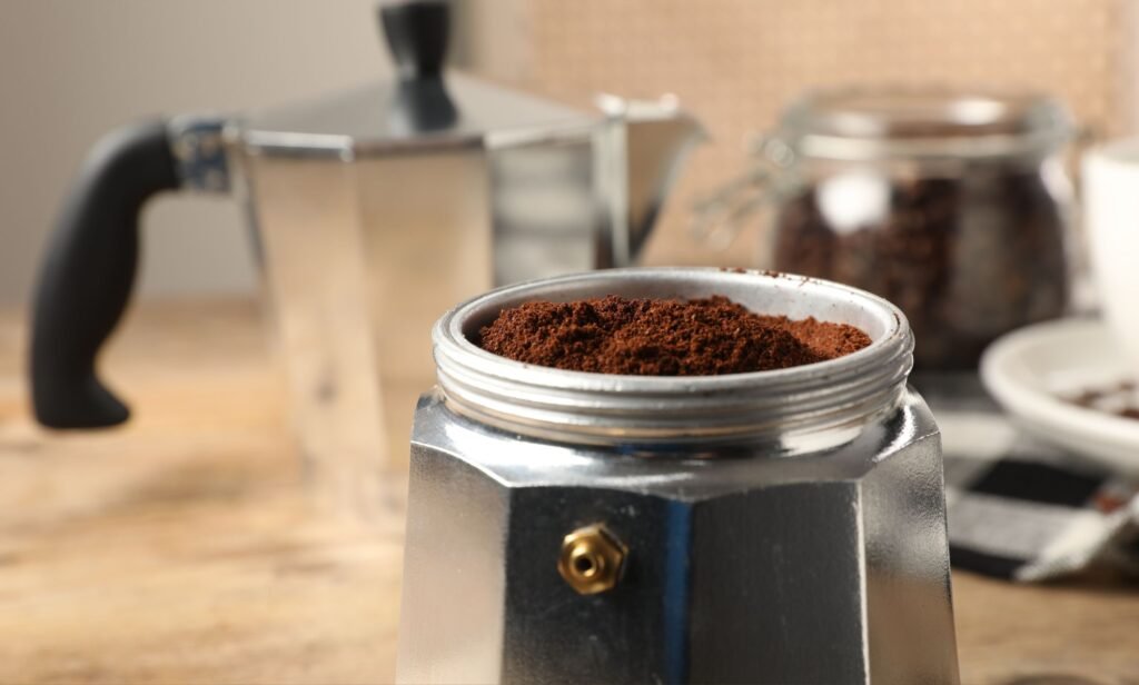 How to use a Moka pot with ground coffee and open pot